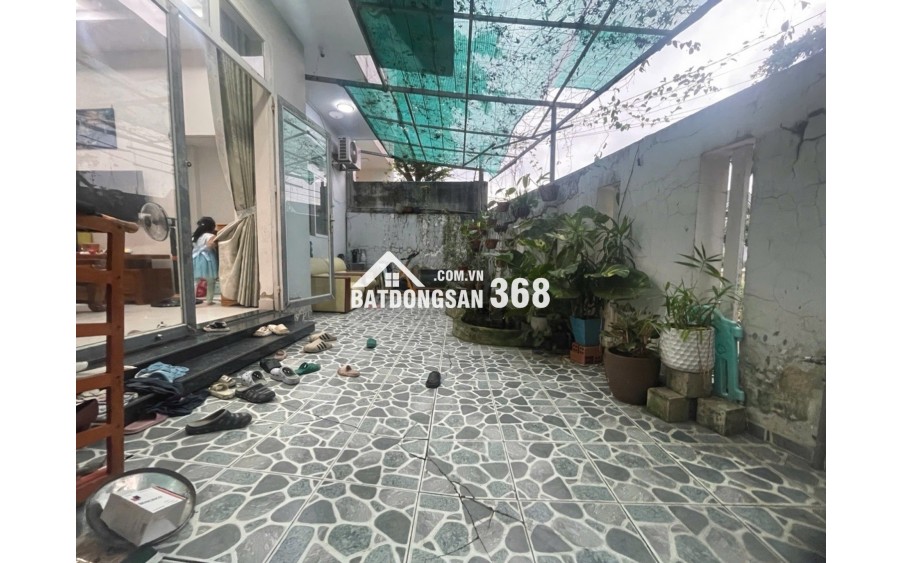 7 tỷ 2 - 100m ngang hơn 8m nhà 3 tầng kiên cố sát Vạn Phúc City - HẺM XE HƠI TỚI CỬA